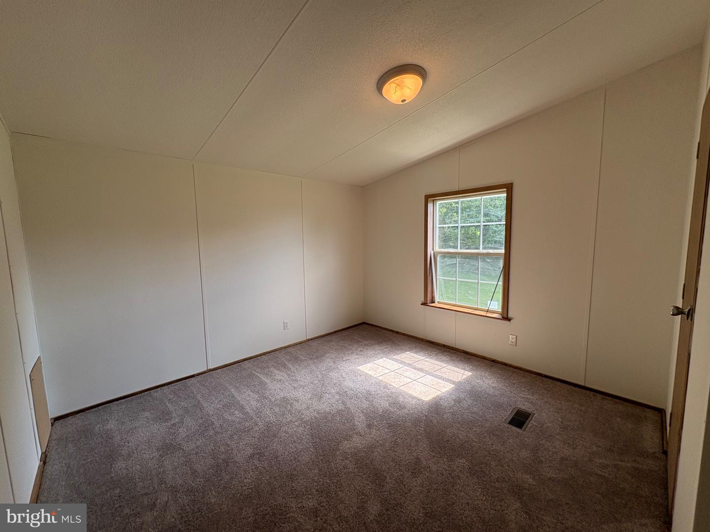 232 Seaford Ln Property Photo 14