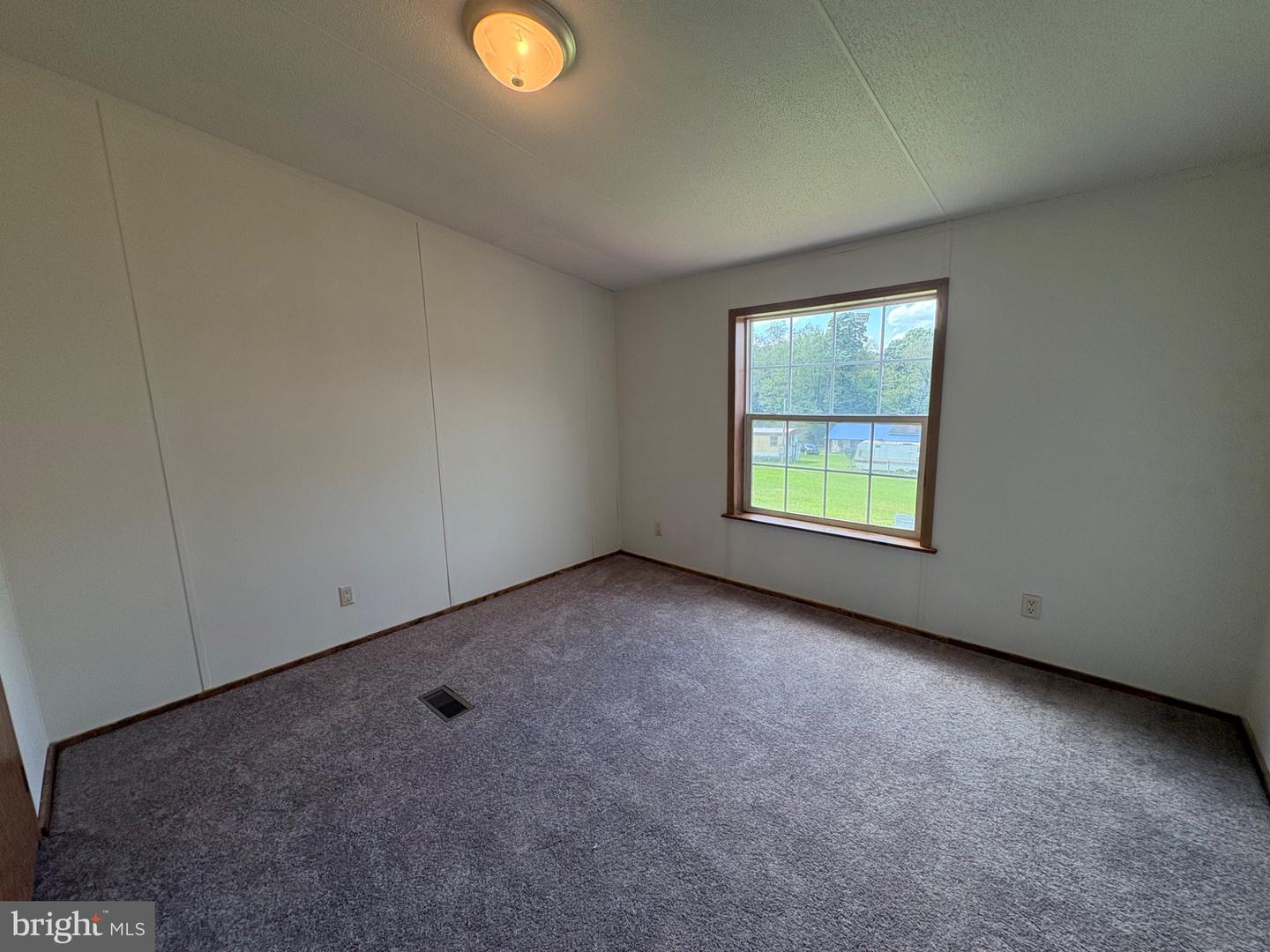232 Seaford Ln Property Photo 15