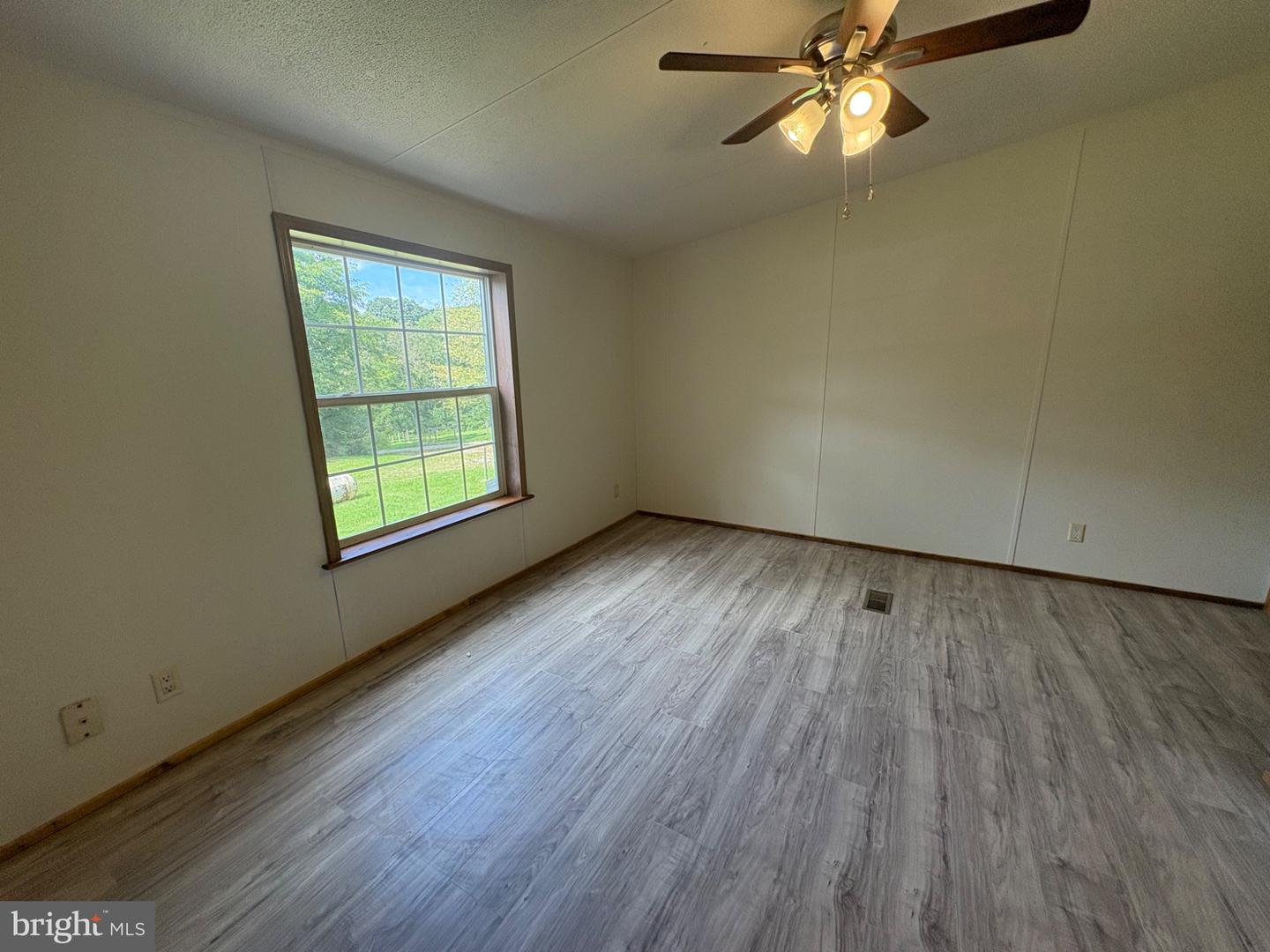 232 Seaford Ln Property Photo 17