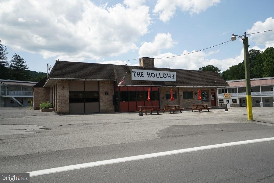 927 N MAIN ST