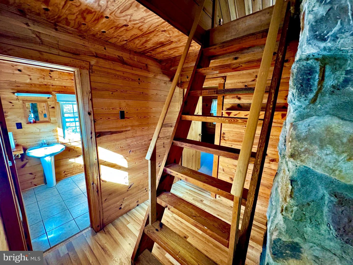 483 The High Rd Property Photo 34