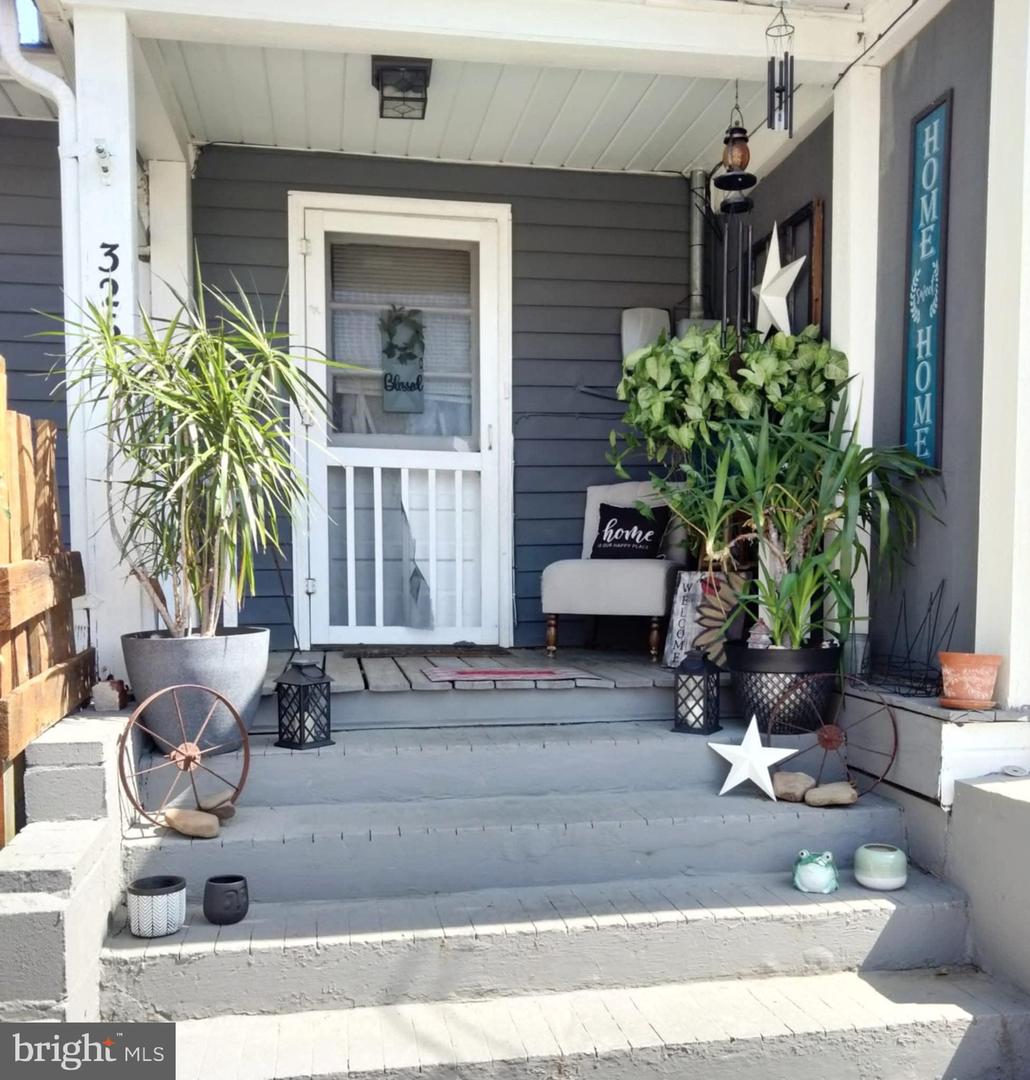 326 Locust St Property Photo 1