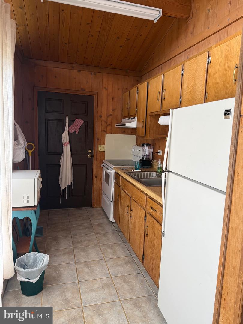27 Hummingbird Hts Property Photo 6