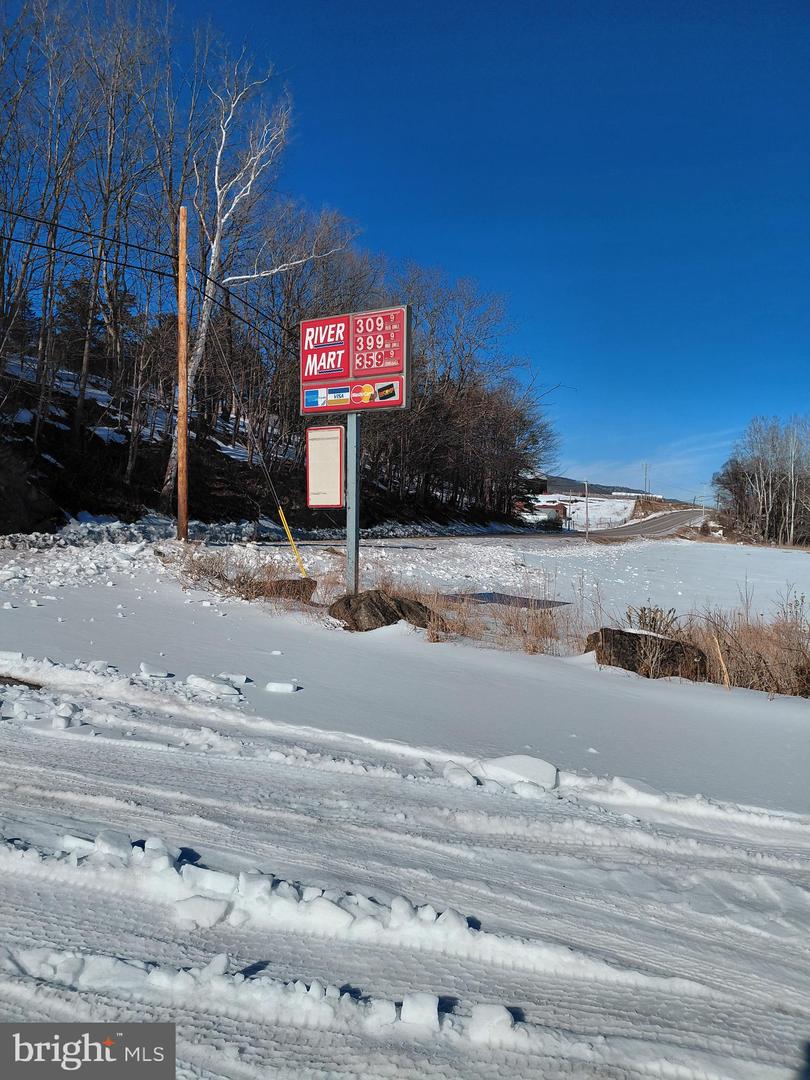 16488 Mountaineer Dr Property Photo 3