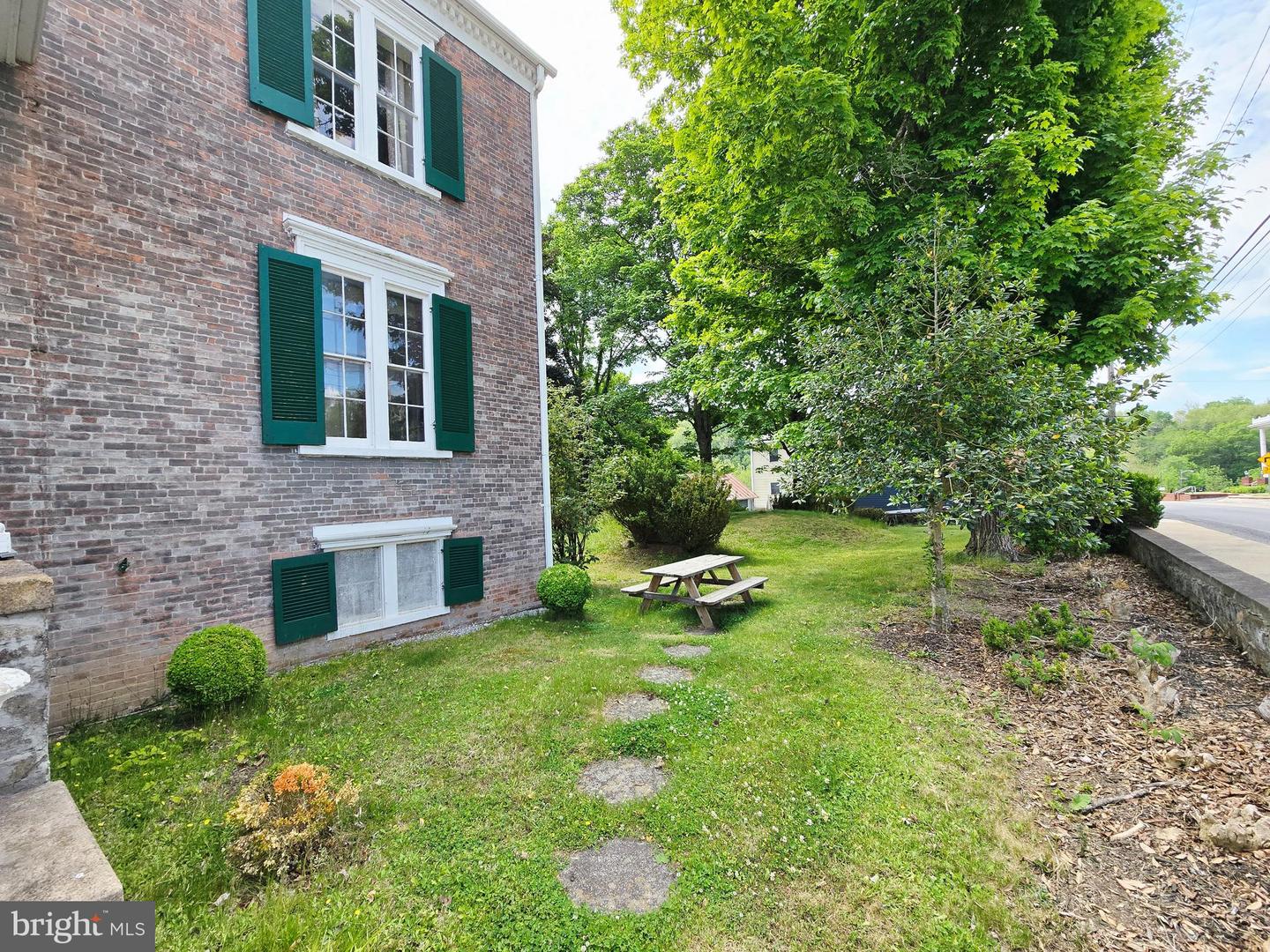 17 S Main St Property Photo 3