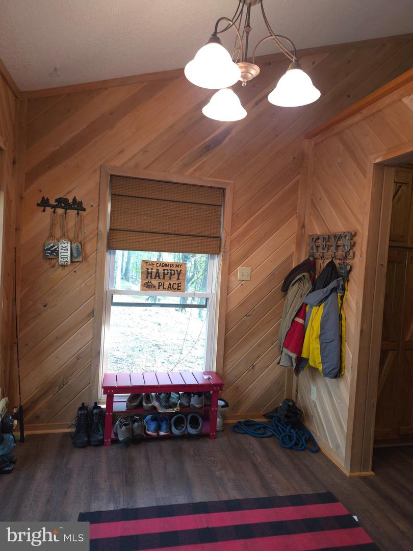 384 Scarlet Tanager Trl Property Photo 9