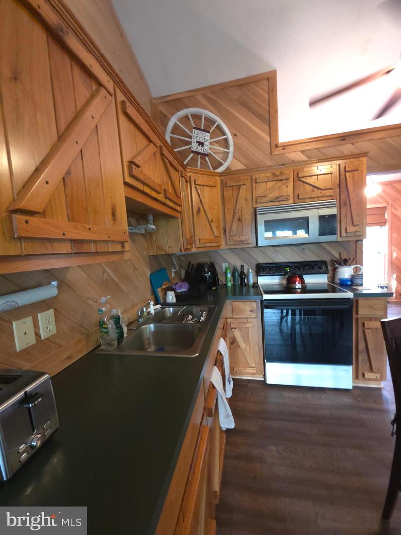 384 Scarlet Tanager Trl Property Photo 34