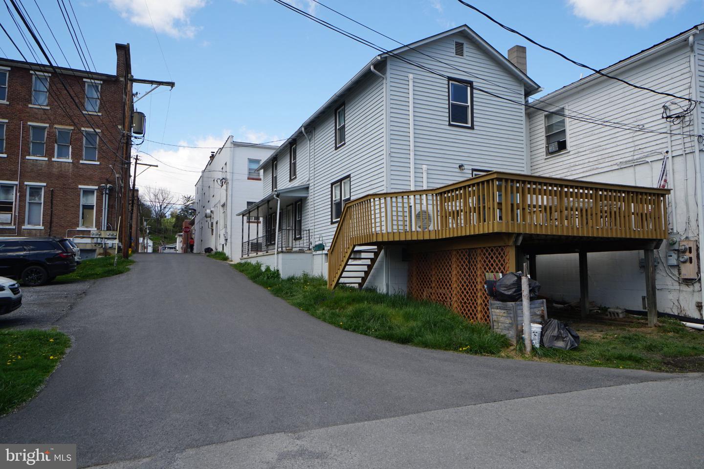 18 Spruce St Property Photo 3