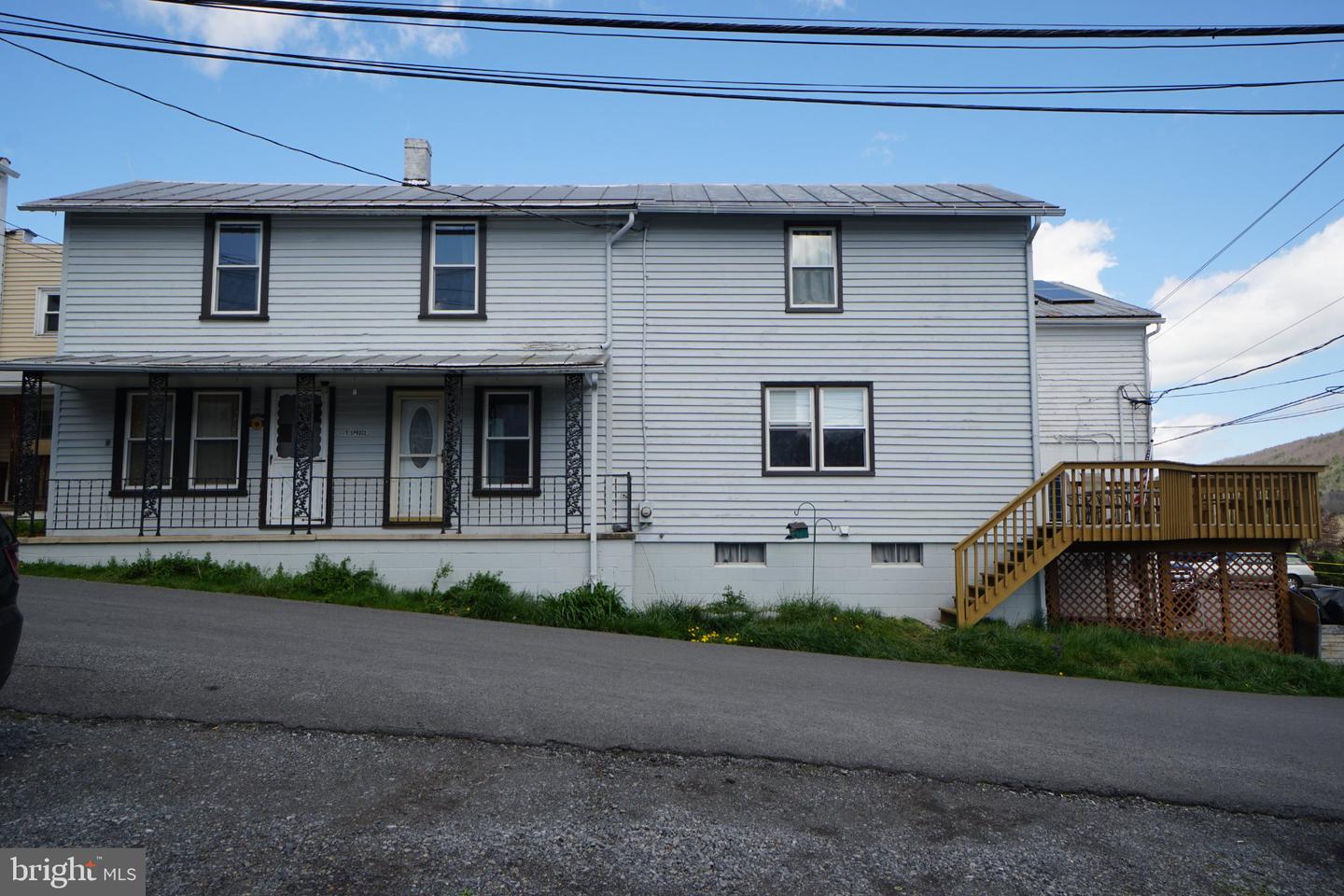 18 Spruce St Property Photo 4