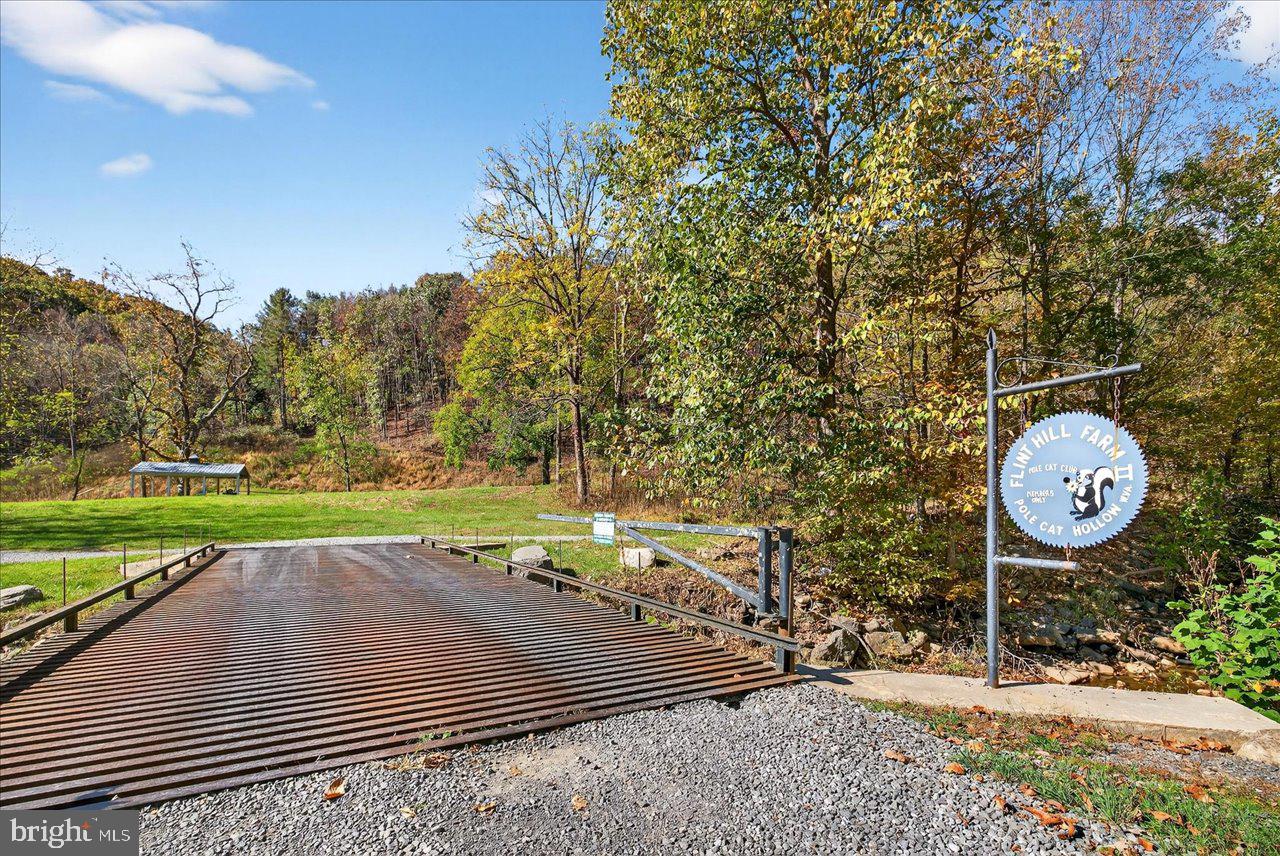 30 Polecat Hollow Blvd Property Photo 3