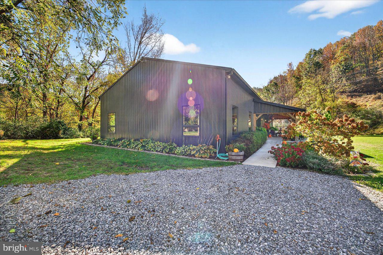 30 Polecat Hollow Blvd Property Photo 6