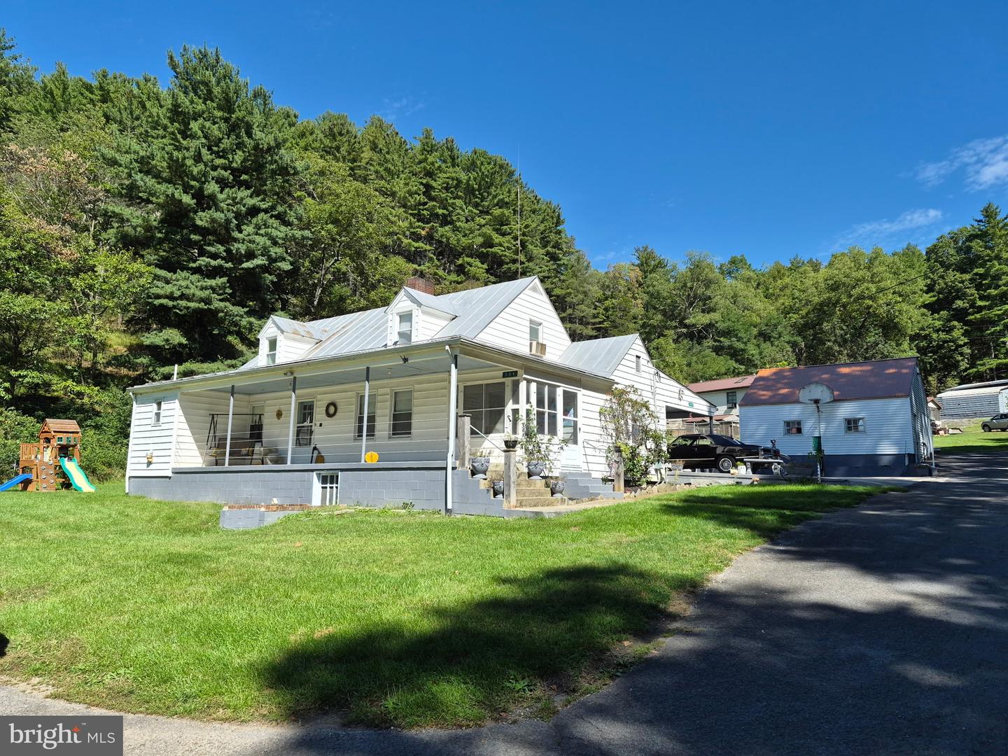 209 Happy Hollow Rd Property Photo 1