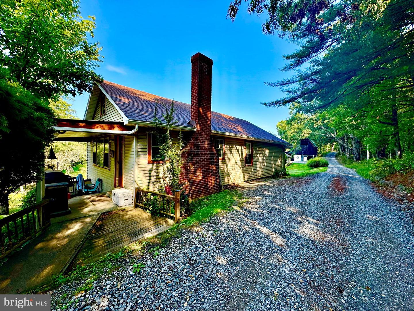 624 Arnold Hill Rd Property Photo 1