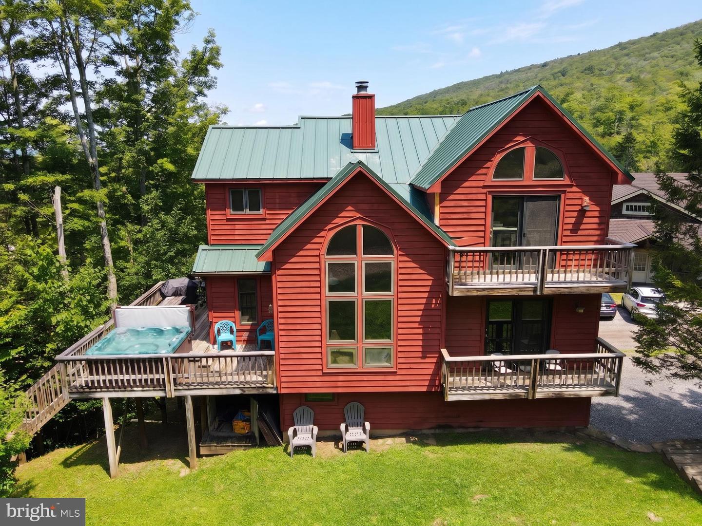 330 Slopeside Rd Property Photo 1