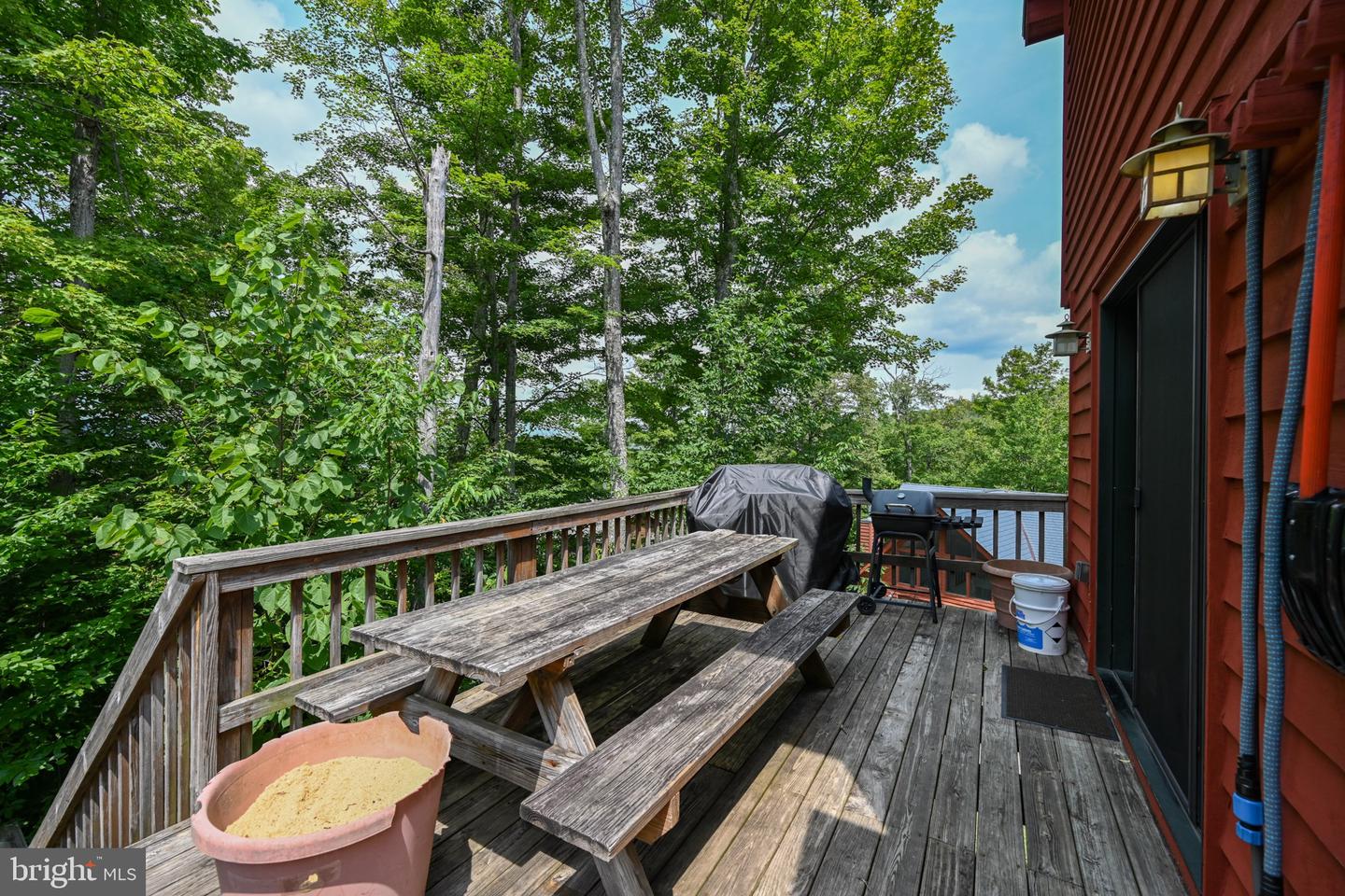 330 Slopeside Rd Property Photo 17