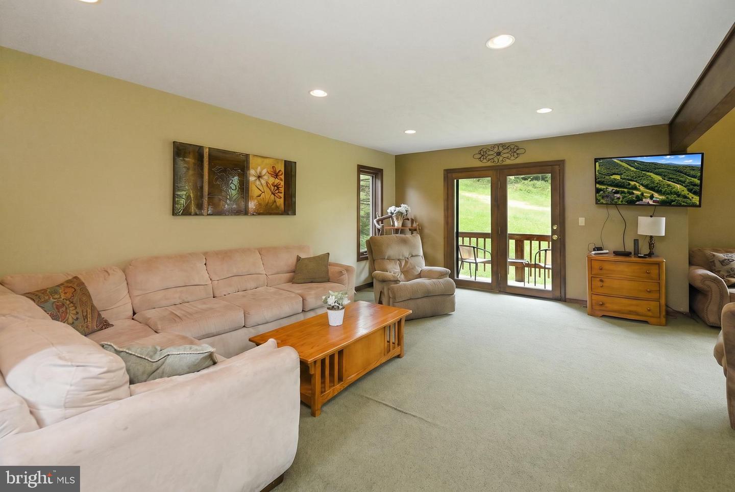 330 Slopeside Rd Property Photo 18