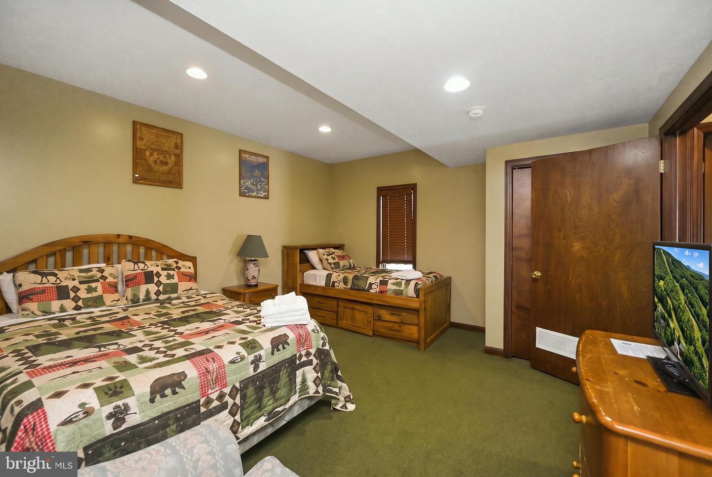 330 Slopeside Rd Property Photo 43
