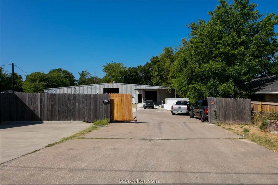 1401 Konecny Property Photo 7