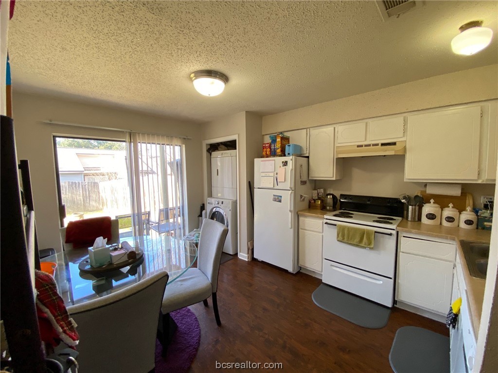 411 Manuel Dr B Property Photo 2