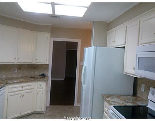 708 Hasselt Street Property Photo 6