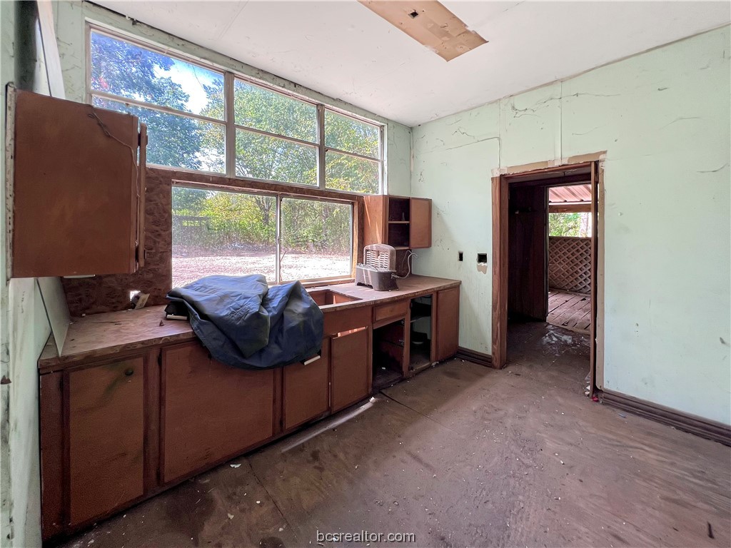 12177 State Highway 21 E Property Photo 10