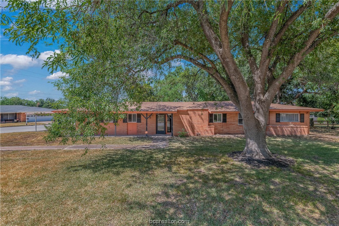 803 Victoria Street Property Photo 2