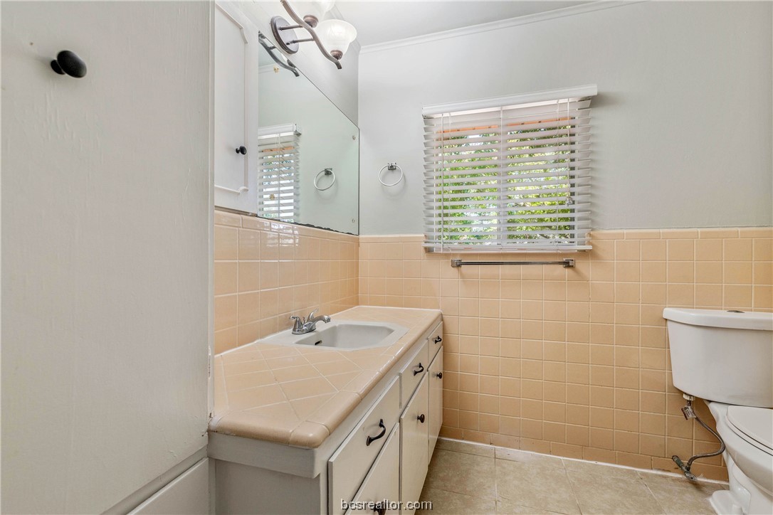 803 Victoria Street Property Photo 23