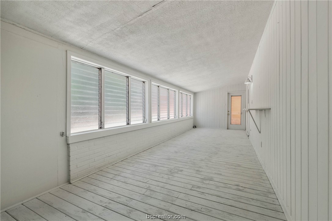 803 Victoria Street Property Photo 25