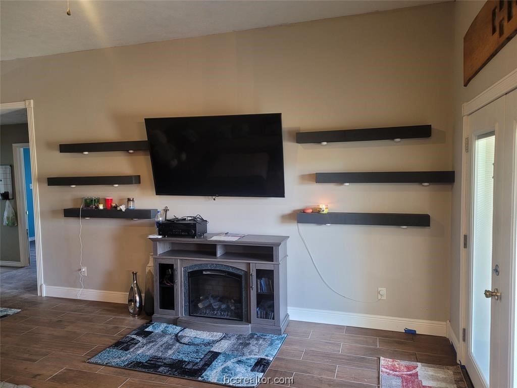 2109 White Wing Drive Property Photo 2