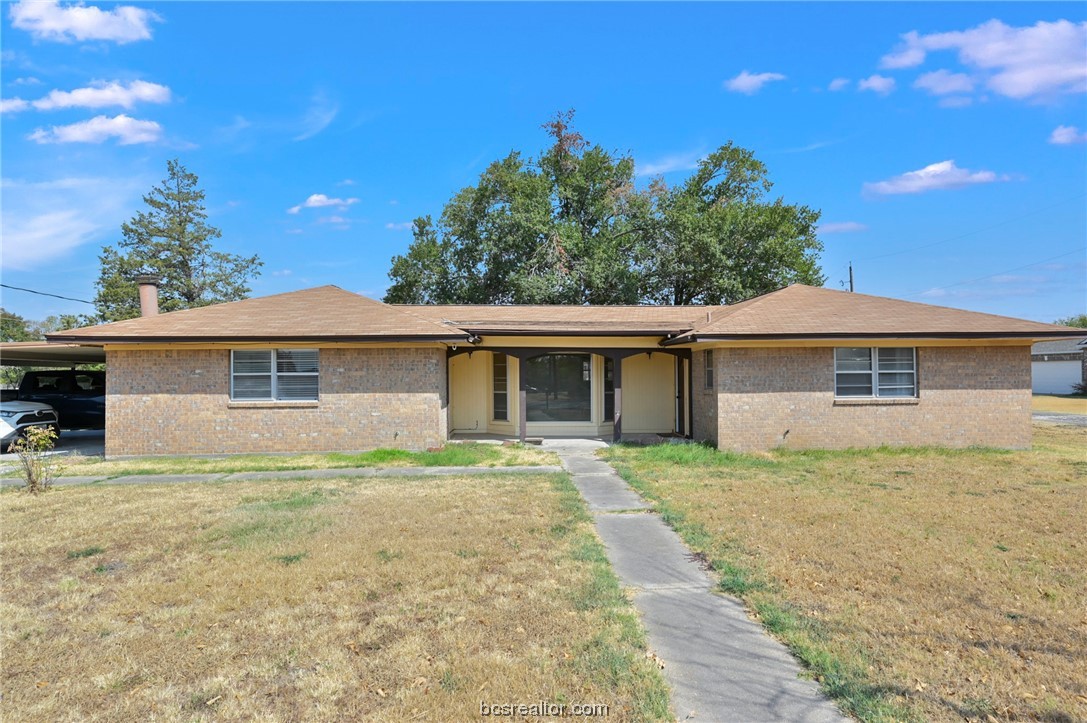 300 Bullard Street W Property Photo 1