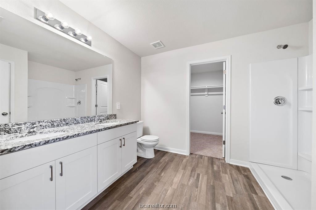 5597 Fox Bluff Drive Property Photo 6