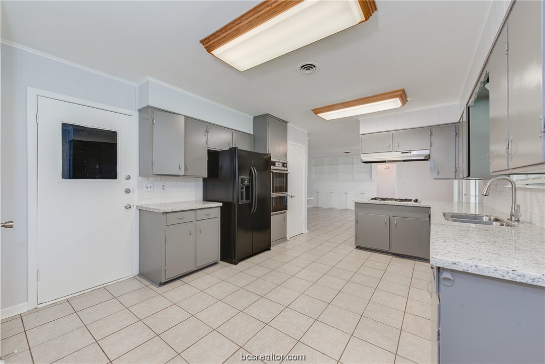 1204 Skirvanek Property Photo 12
