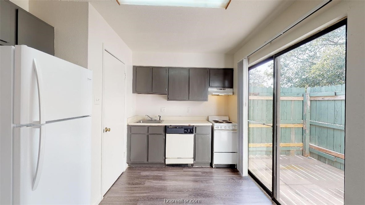 725 Pepper Tree Drive 12 Property Photo 2