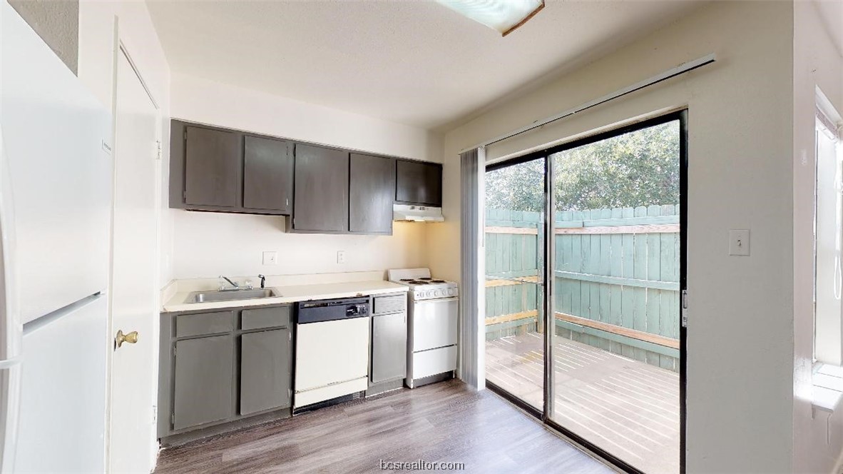 725 Pepper Tree Drive 12 Property Photo 3