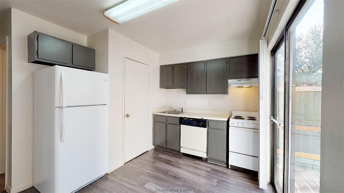 725 Pepper Tree Drive 12 Property Photo 4