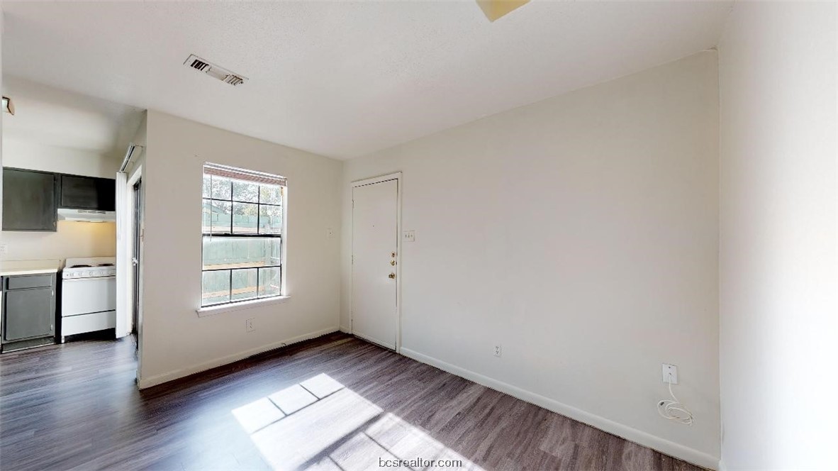 725 Pepper Tree Drive 12 Property Photo 6