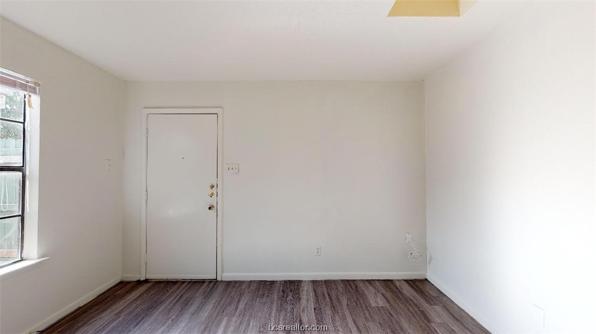 725 Pepper Tree Drive 12 Property Photo 8