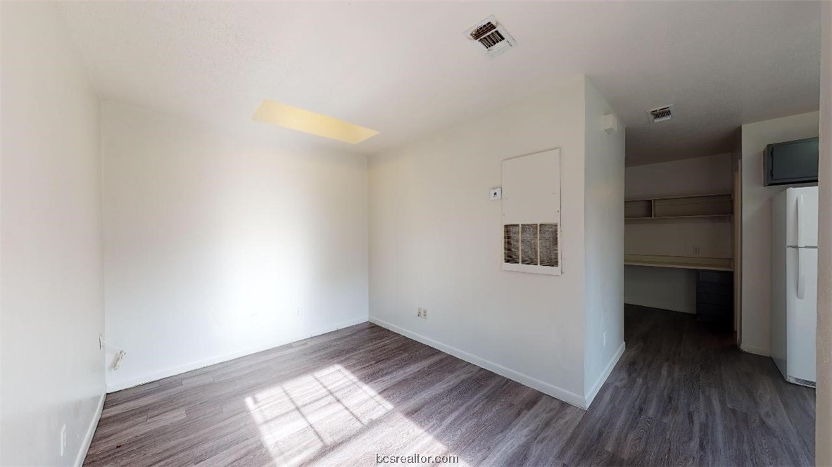 725 Pepper Tree Drive 12 Property Photo 9