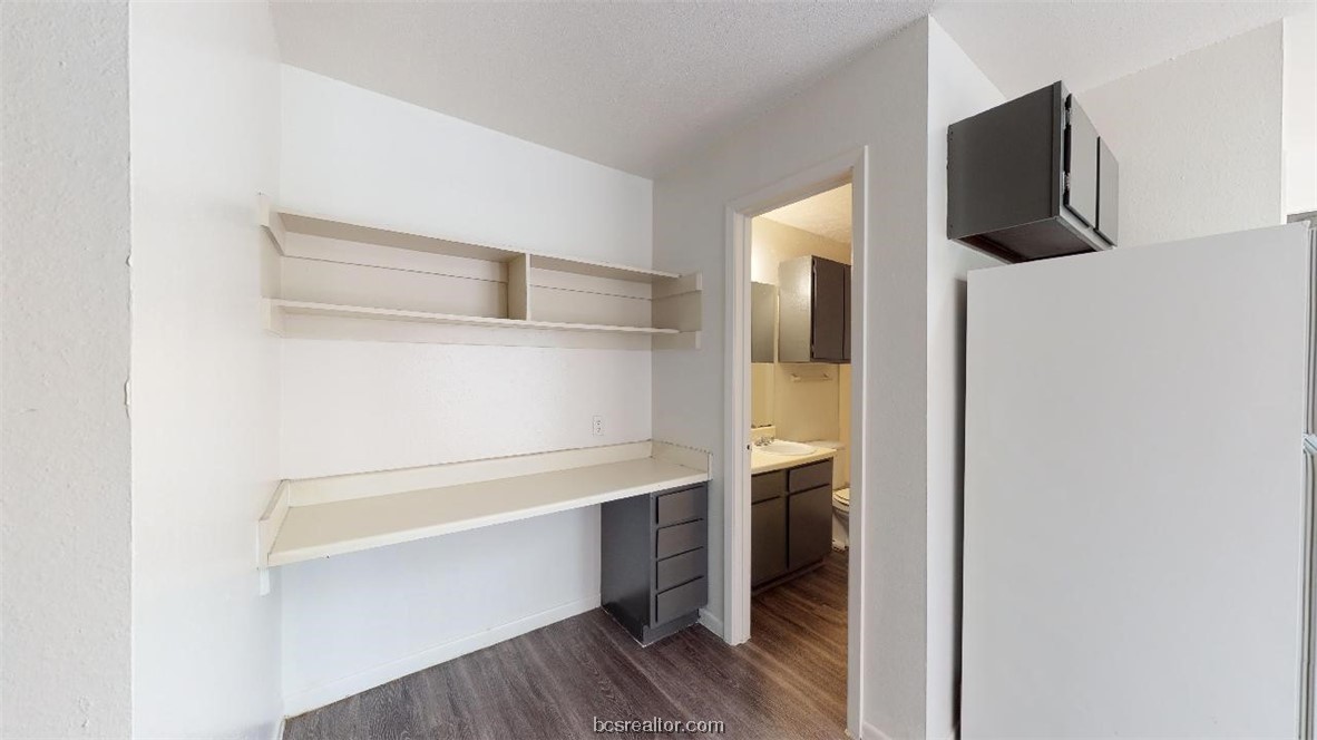 725 Pepper Tree Drive 12 Property Photo 12