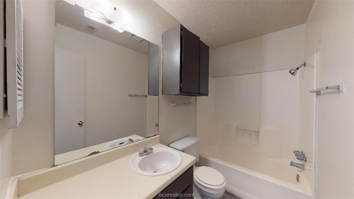 725 Pepper Tree Drive 12 Property Photo 16