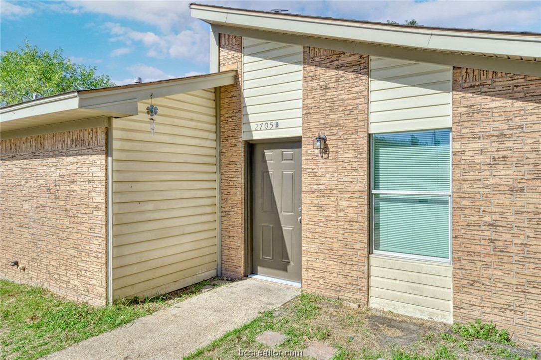 2705 Sprucewood B Property Photo 2