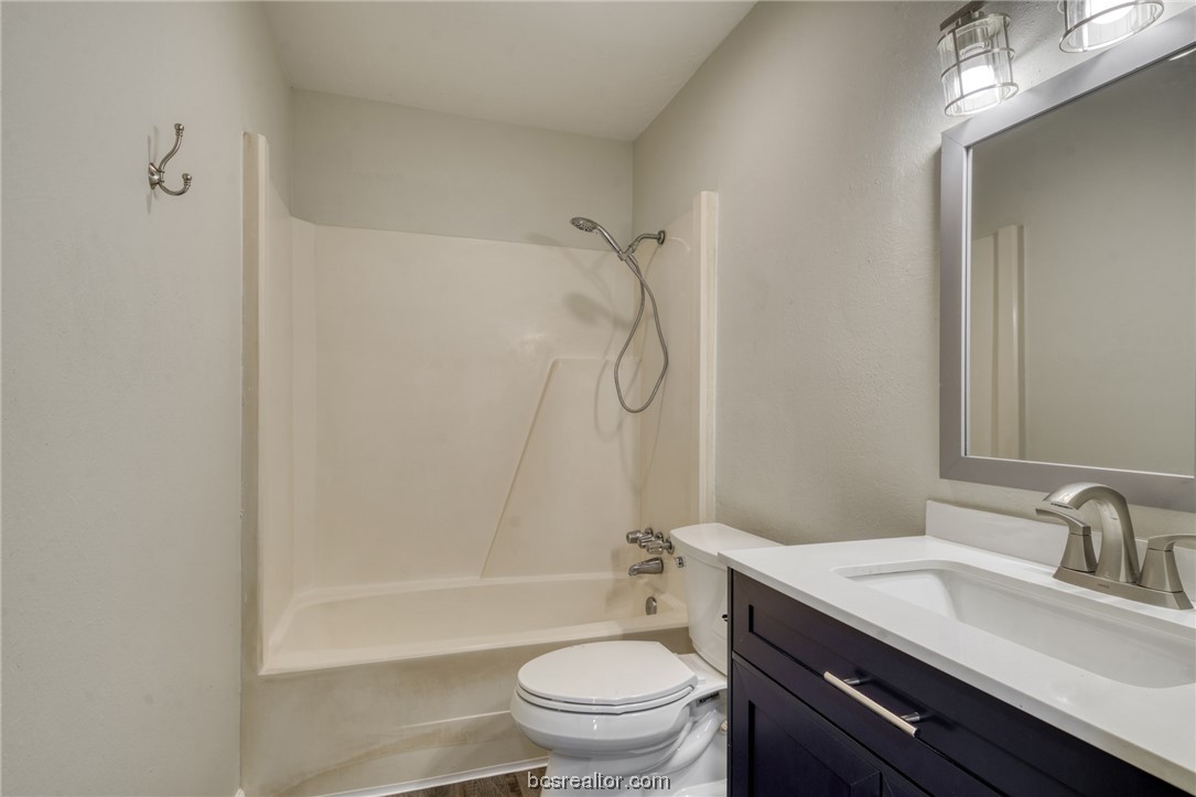 2705 Sprucewood B Property Photo 7