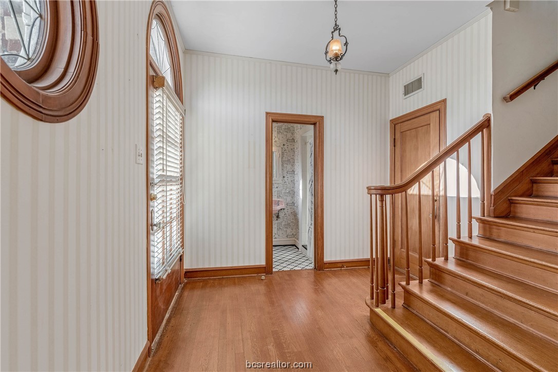 700 East 32nd Street Property Photo 4