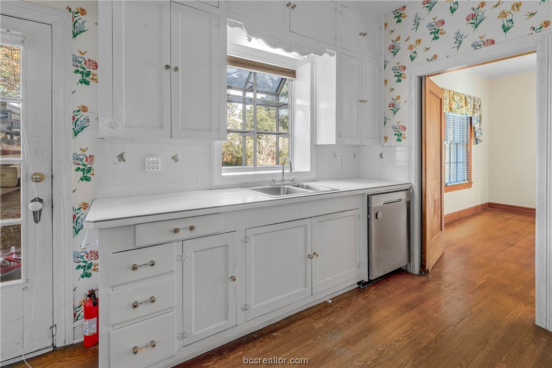 700 East 32nd Street Property Photo 14