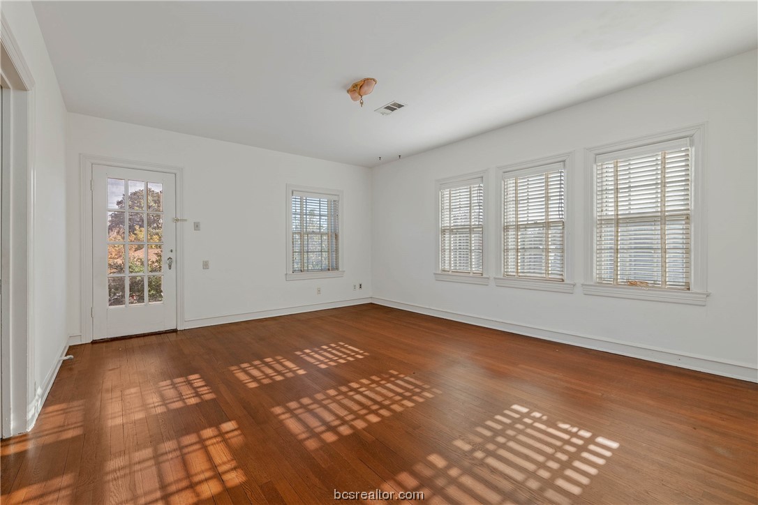 700 East 32nd Street Property Photo 24
