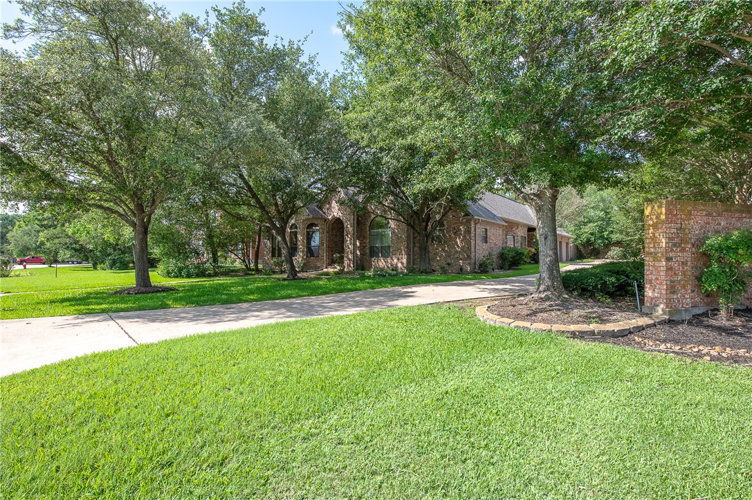 9300 Lakeside Court Property Photo 1