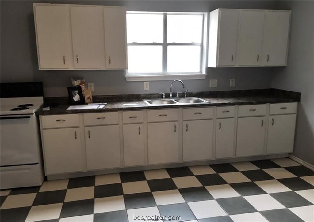 300 South Haswell Drive Property Photo 11