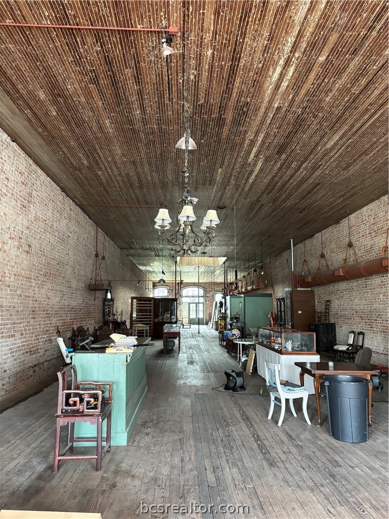 502 South Main Street Highway Property Photo 1