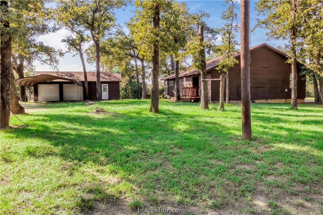 1949 County Road 347 Loop Property Photo 2
