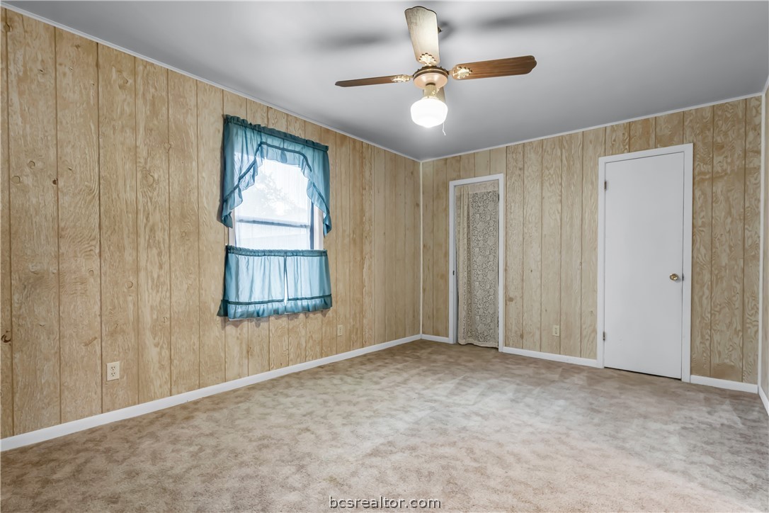 1949 County Road 347 Loop Property Photo 10